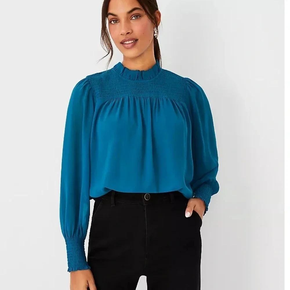 Ann Taylor New Women’s Small‎ Long Sheer Sleeve Smocked Blouse